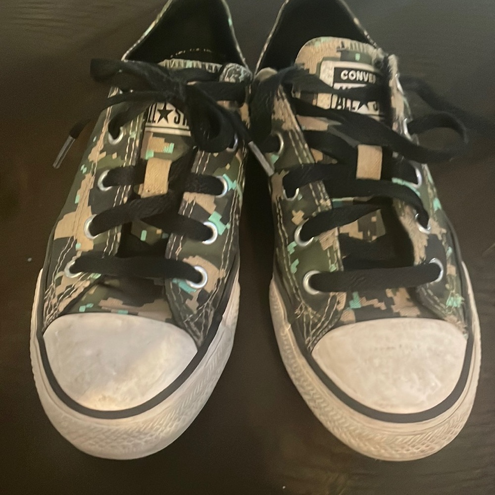 🛑 SOLD 🛑 Kids size 13 Converse. Good condition